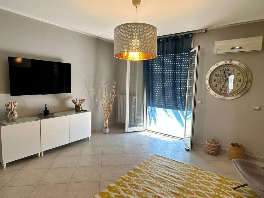 Faro Sul Mare Luxury Apartment - Zona Fiera Bari Buitenkant foto