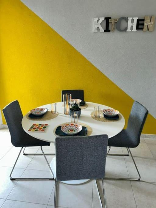 Faro Sul Mare Luxury Apartment - Zona Fiera Bari Buitenkant foto