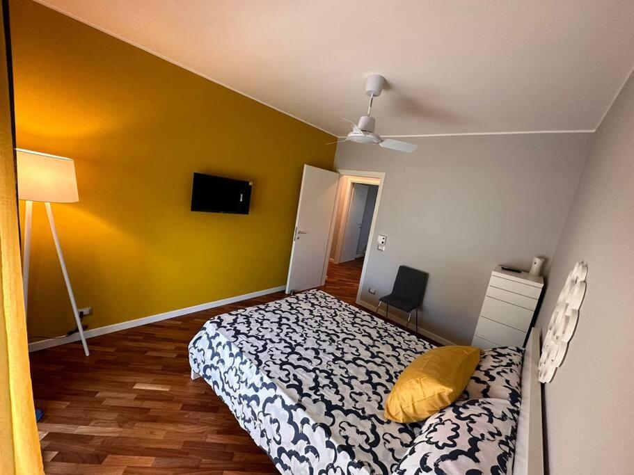 Faro Sul Mare Luxury Apartment - Zona Fiera Bari Buitenkant foto