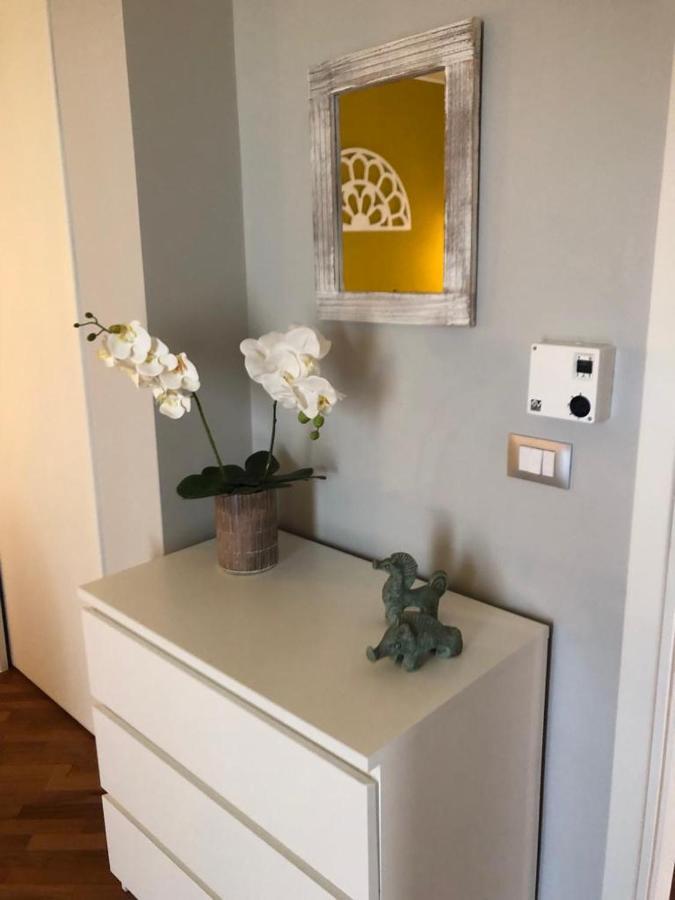 Faro Sul Mare Luxury Apartment - Zona Fiera Bari Buitenkant foto