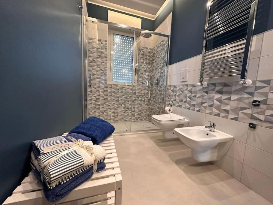 Faro Sul Mare Luxury Apartment - Zona Fiera Bari Buitenkant foto