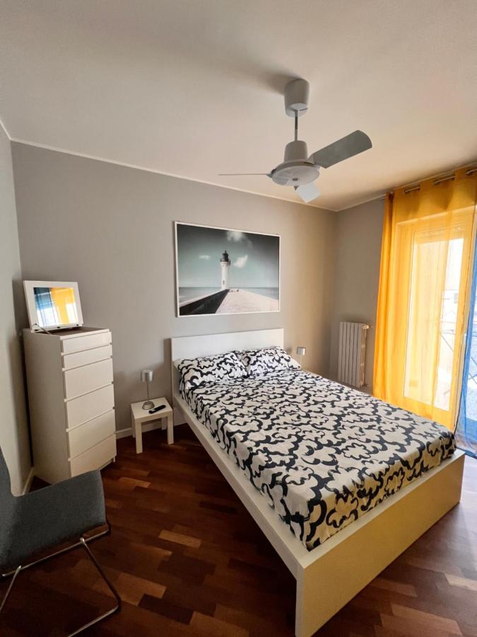 Faro Sul Mare Luxury Apartment - Zona Fiera Bari Buitenkant foto