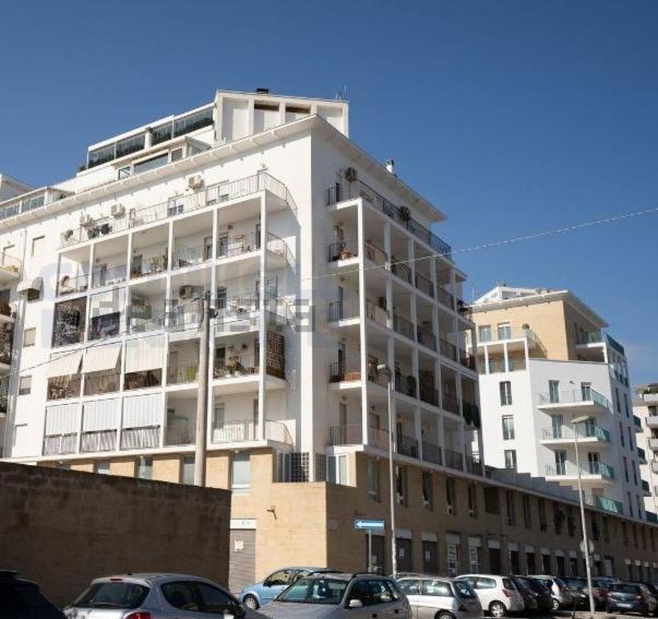 Faro Sul Mare Luxury Apartment - Zona Fiera Bari Buitenkant foto