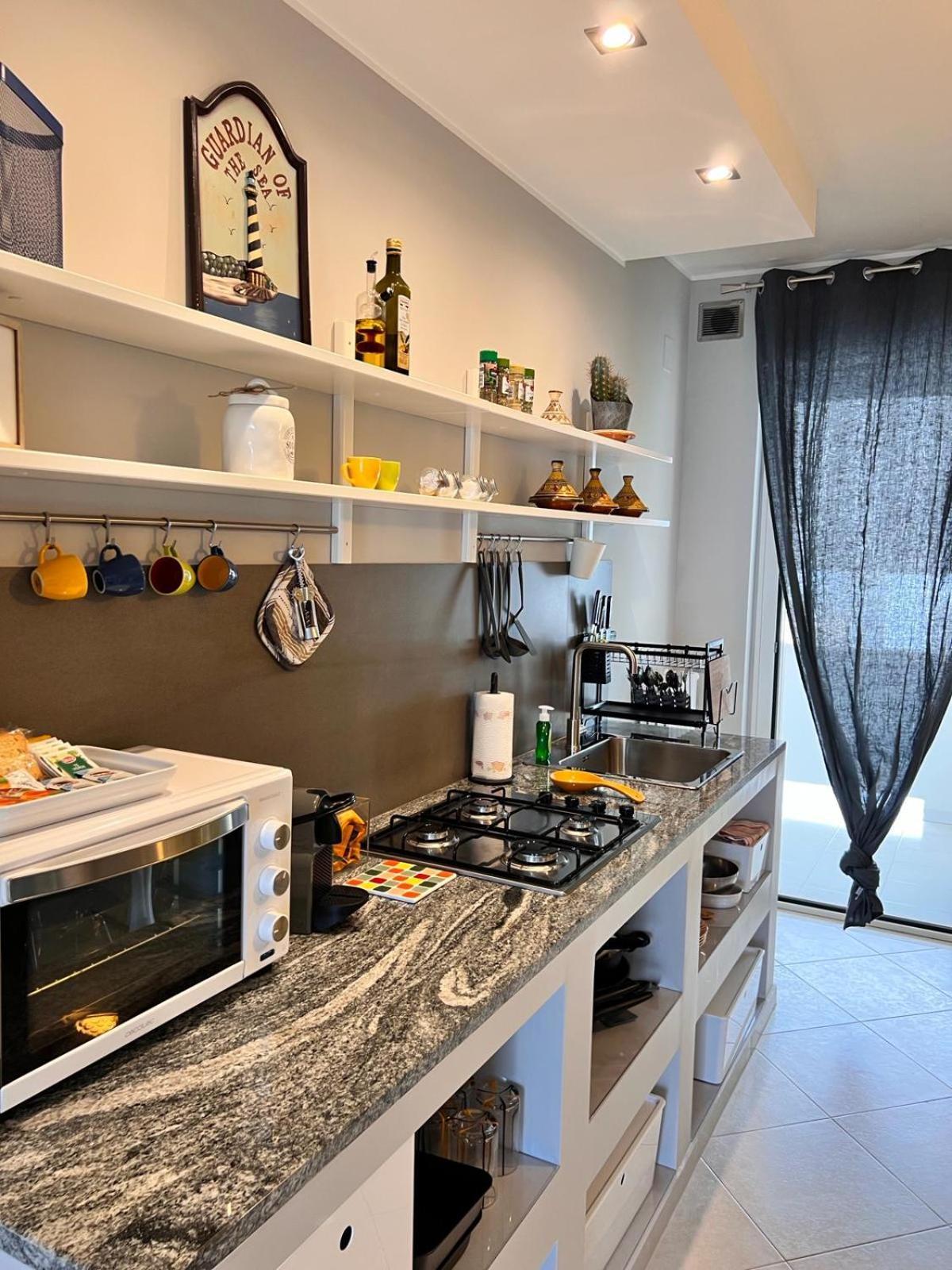 Faro Sul Mare Luxury Apartment - Zona Fiera Bari Buitenkant foto