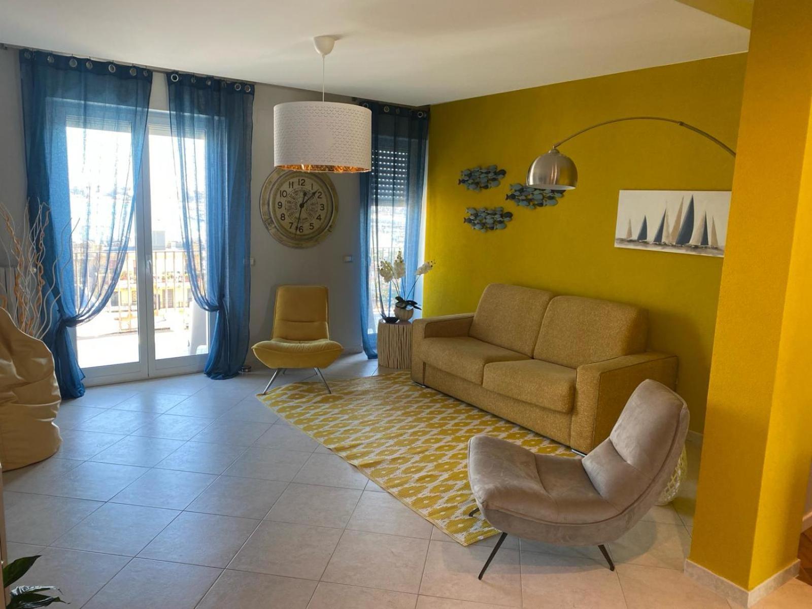 Faro Sul Mare Luxury Apartment - Zona Fiera Bari Buitenkant foto
