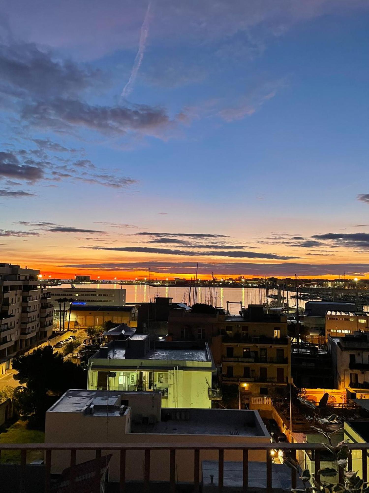 Faro Sul Mare Luxury Apartment - Zona Fiera Bari Buitenkant foto